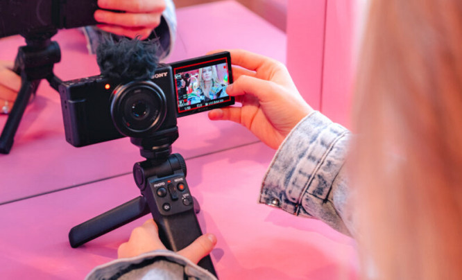Sony ZV1F - jeszcze bardziej vlogerska i tańsza wersja filmującego kompaktu