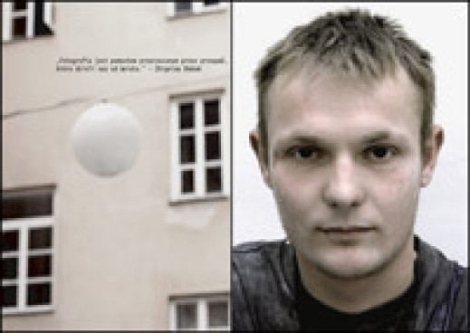 Przechodzień sfotografowany - wystawa Joli Rycerskiej