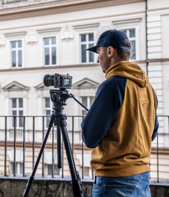 Nie tylko kamera. Rozmowa z Piotrem Chrobakiem (APC Films) o kulisach pracy filmowca