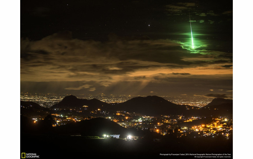 wyróżnienie w kategorii Landscape, fot. Prasenjeet Yadav, Serendipitous Green Meteor