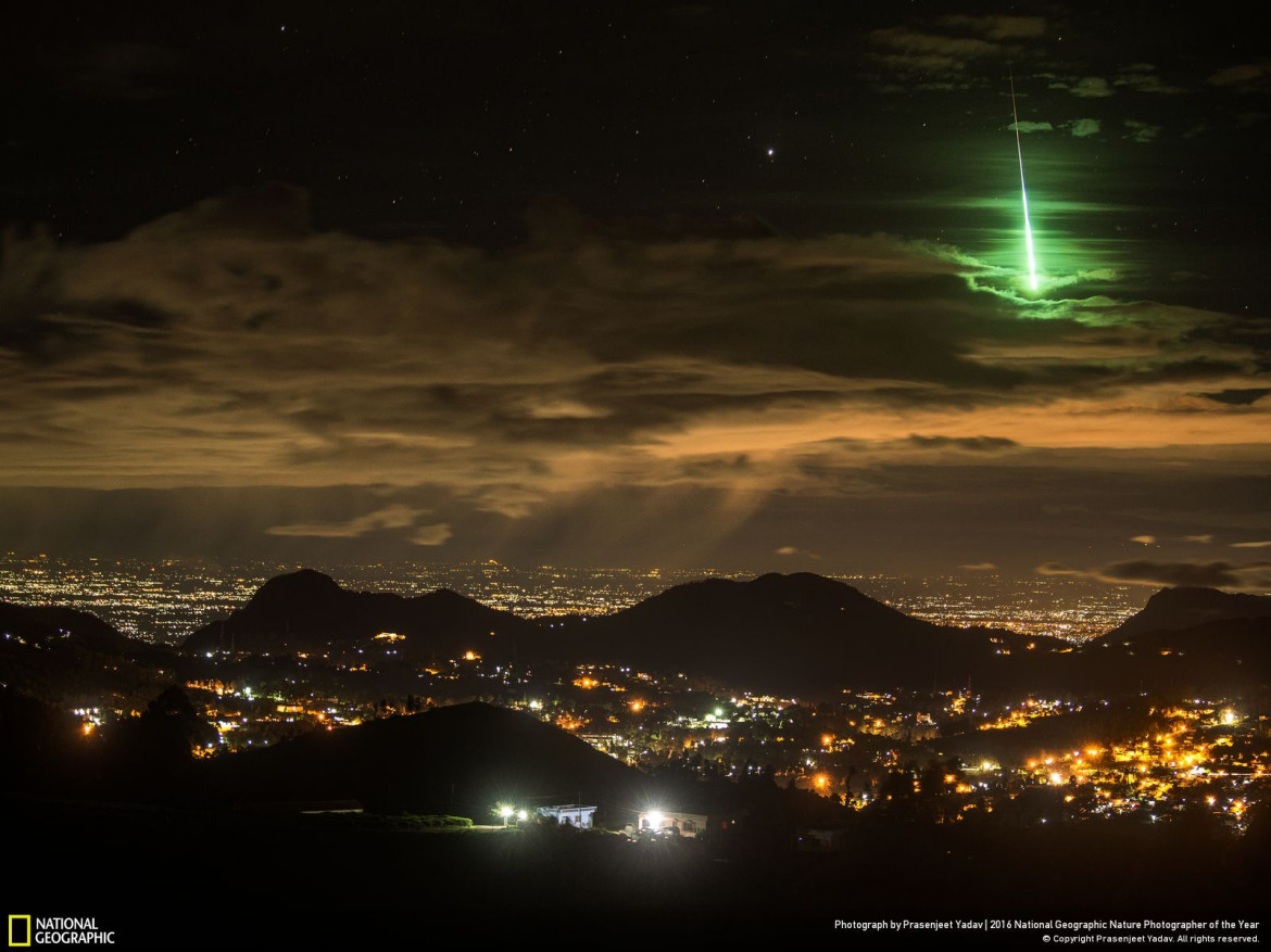 wyróżnienie w kategorii Landscape, fot. Prasenjeet Yadav, "Serendipitous Green Meteor"