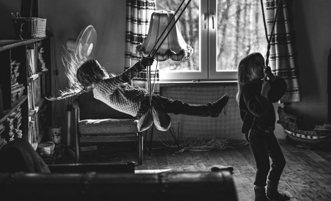  Polska fotografia dziecięca kobietami stoi. Grono fotografek z wyróżnieniami w B&W Child 2020