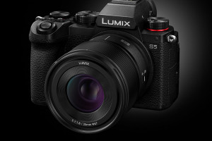 Panasonic Lumix S 35 mm f/1.8 - uniwersalna 35-tka dołącza do rodziny kompaktowych stałek