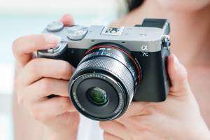 TTArtisan AF 40 mm f/2 ED ASPH - obiektyw, którego nie będziesz chciał zdejmować i kosztuje grosze