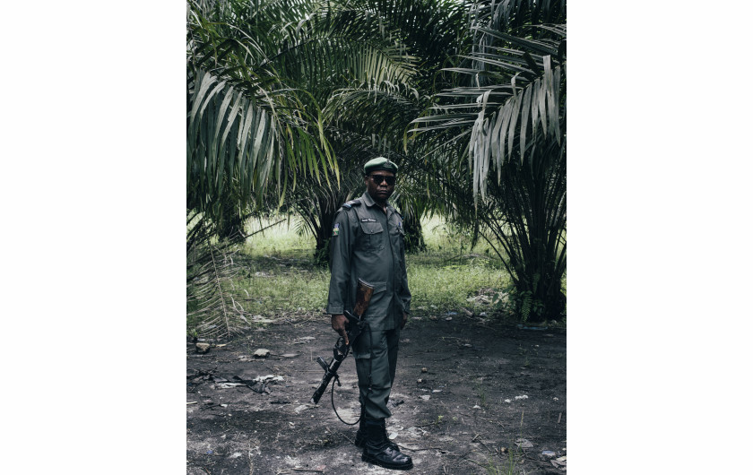 fot. Robin Hinsch, z cyklu Wahala, wyróżnienie w konkursie Zeiss Photography Awards 2020Wahala skupia się na problemie kryzysu środowiskowego spowodowanego wyciekami ropy naftowej i wypalaniem złóż gazu w delcie Nigru.