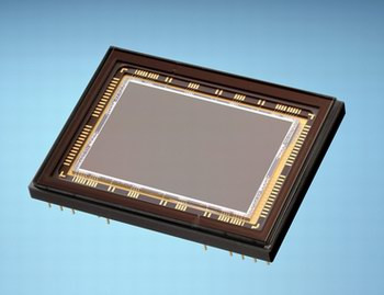 Pełnoklatkowy sensor CCD 8Mp firmy Atmel