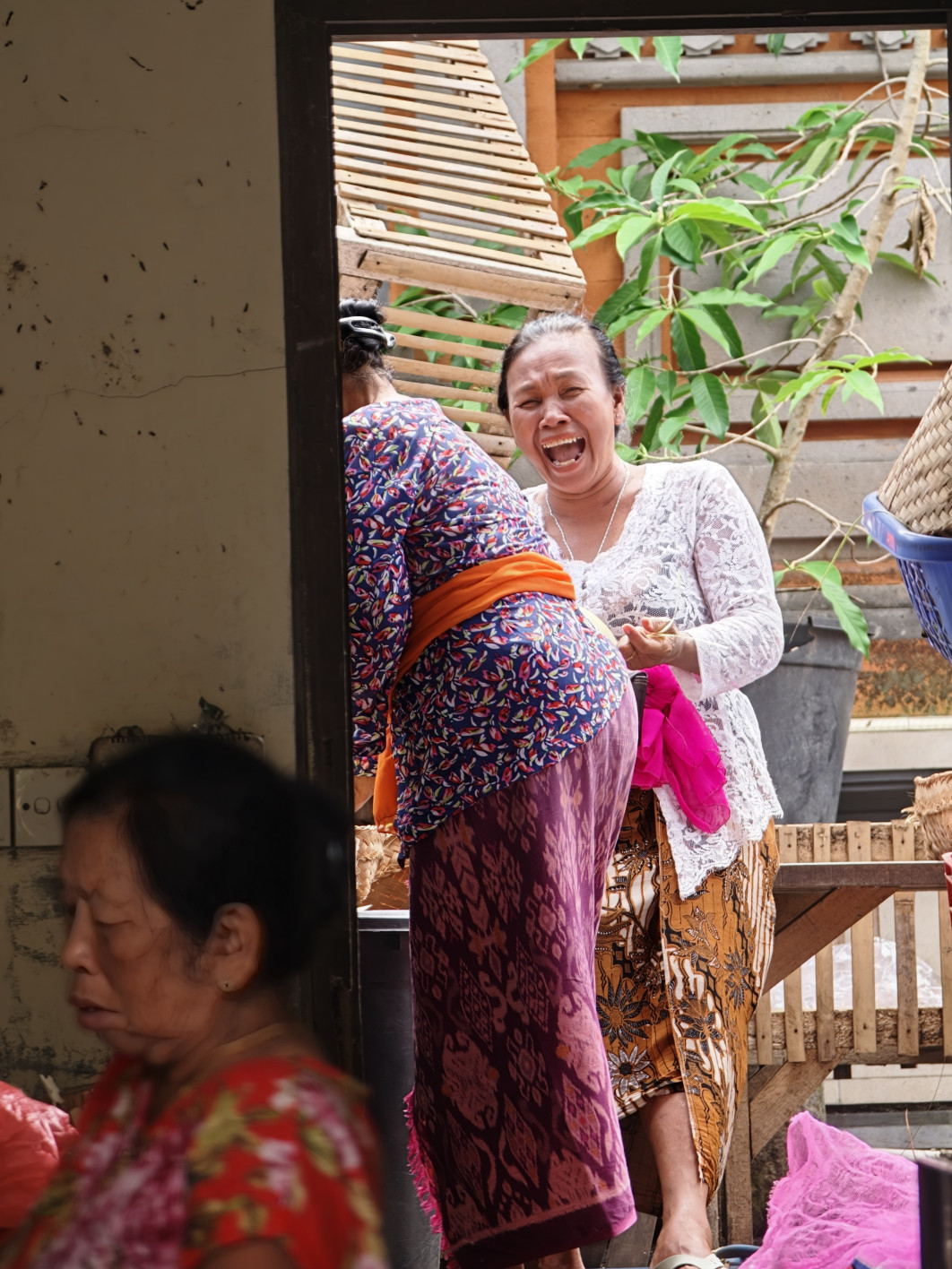 1/100 s, f/2.1, ISO 320, 16.5 mm