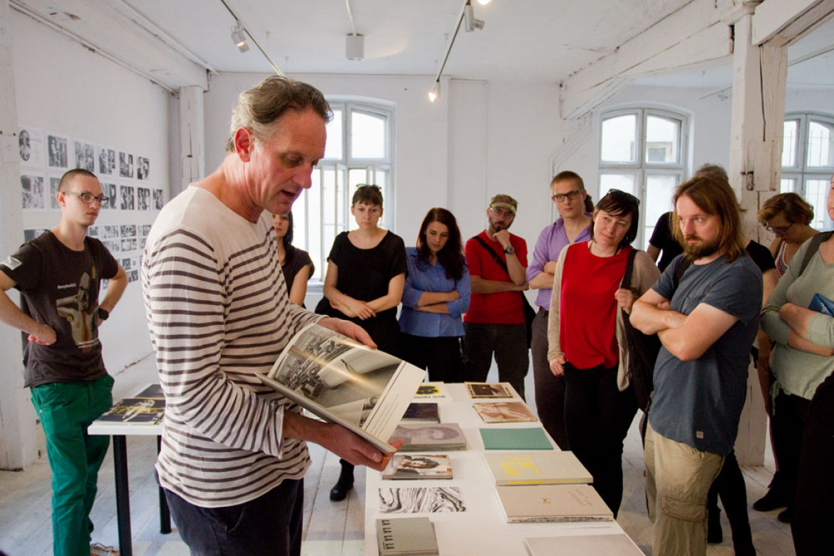 Erik Kessels oprowadza po wystawie współczesnej holenderskiej książki fotograficznej "Dutch Pages".