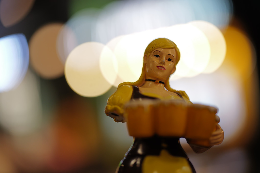 1/125 s, f/1.4, ISO 400, 75 mm