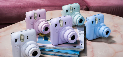 Instax Mini 12 - łatwiejsze kadrowanie i udoskonalony flash