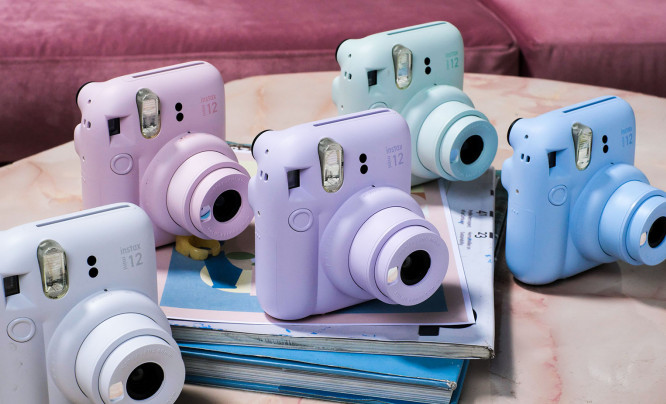  Instax Mini 12 - łatwiejsze kadrowanie i udoskonalony flash