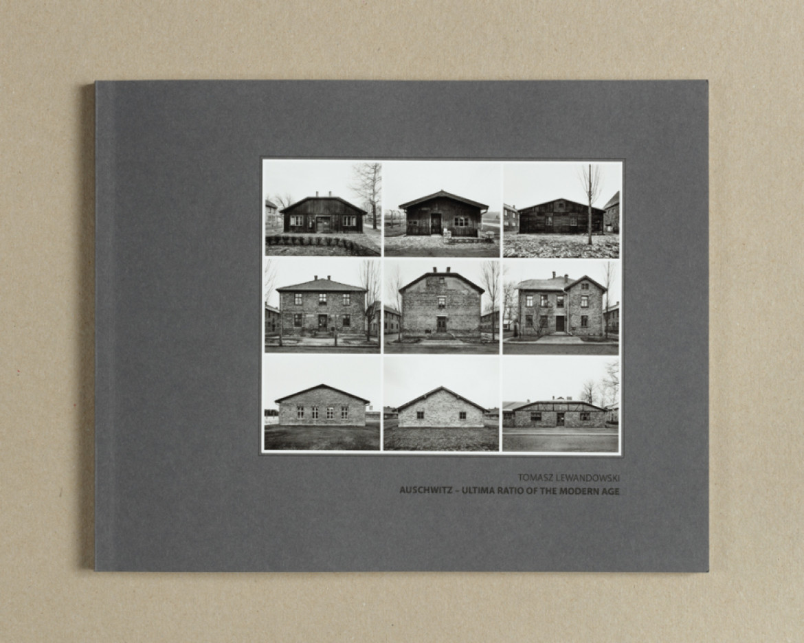 fot. Tomasz Lewandowski, "Auschwitz - Ultima Ratio of Modern Times", 1. miejsce w kategorii Book / Documentary