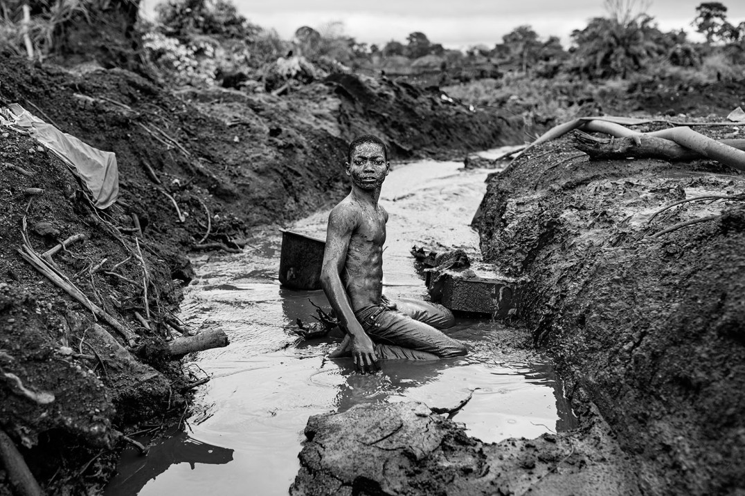 „Galamsey” - prawdziwa cena złota w nowej książce Mariusza Śmiejka