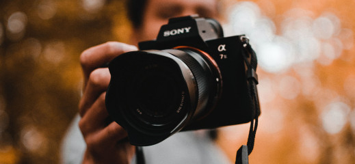 Wrześniowe promocje Sony - aparaty i obiektywy do 3000 zł taniej