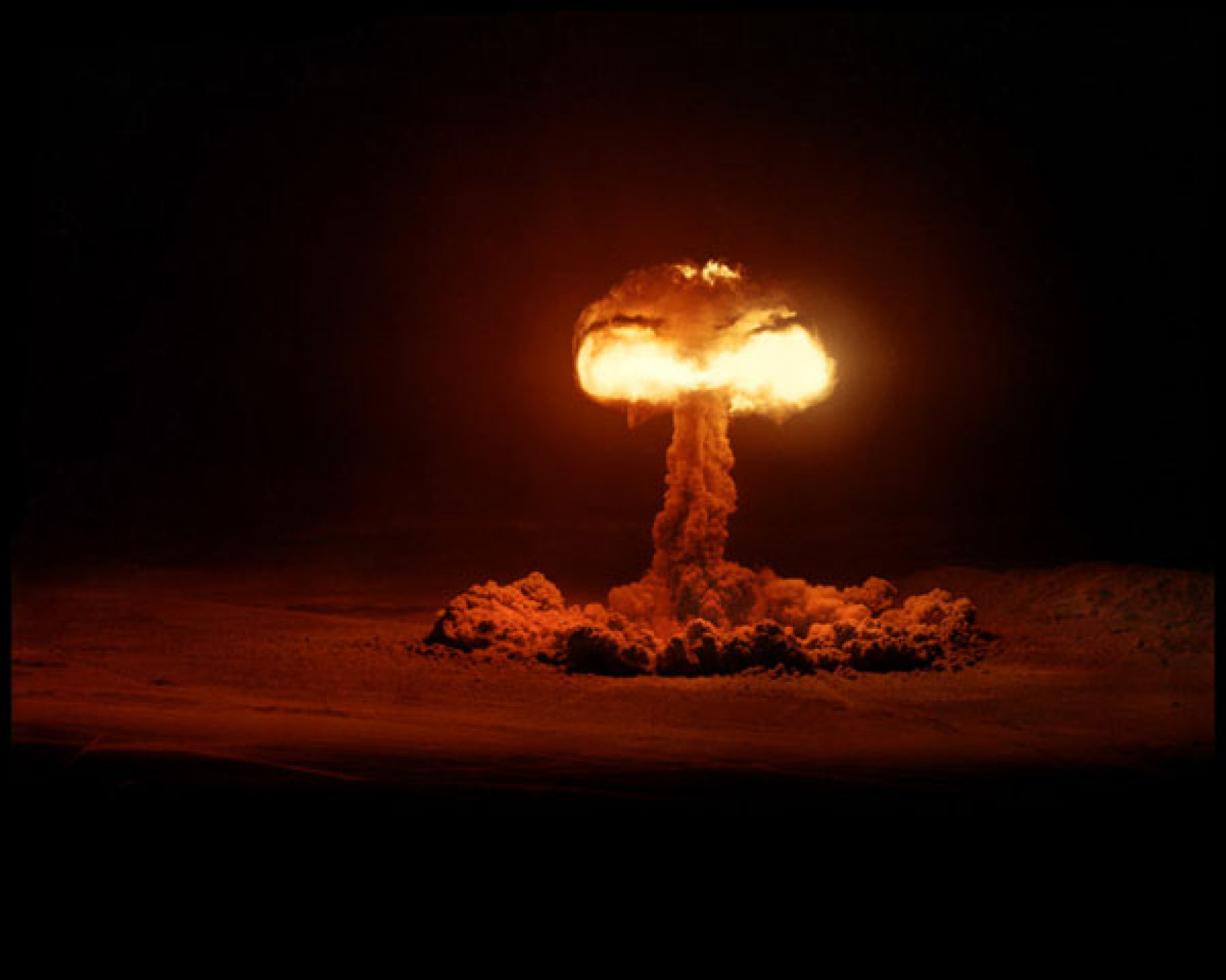 Вспышка ядерного взрыва. Ядерный взрыв в Неваде 1957. Ядерный гриб. Взрыв ядерный гриб. Гриб атомного взрыва.