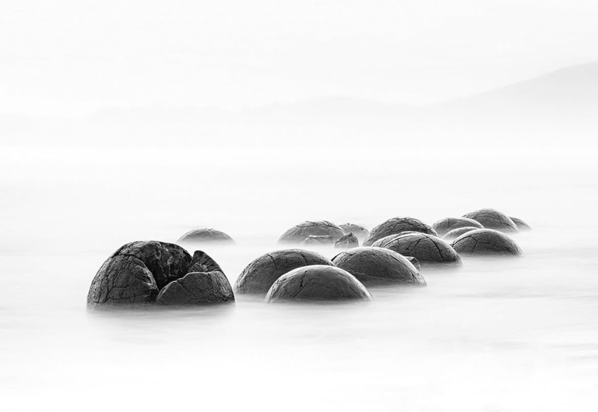 fot. Maciej Karpiński, nominacja w kat. landscape, "Moeraki Boulders 14"