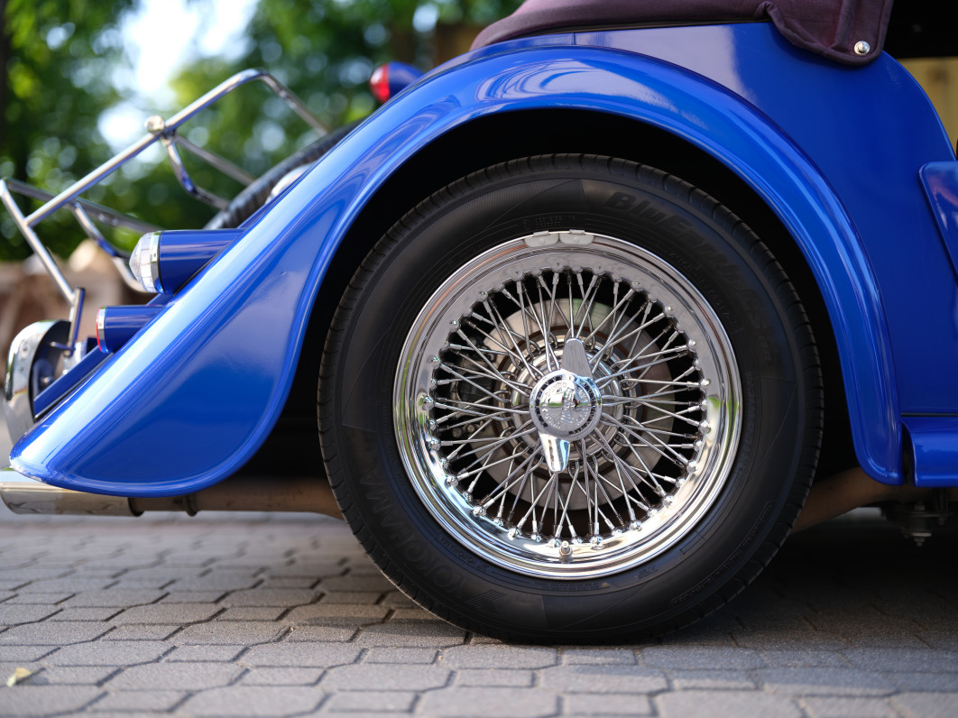 1/220 s, f/1.7, ISO 80, 55 mm