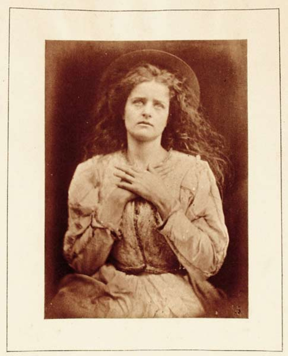 fot. Julia Margaret Cameron "The May Ouinne (dying)" z wystawy "Idylls of the King"