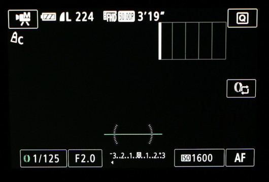 Informacje wyświetlane na ekranie LCD w trybie filmowym