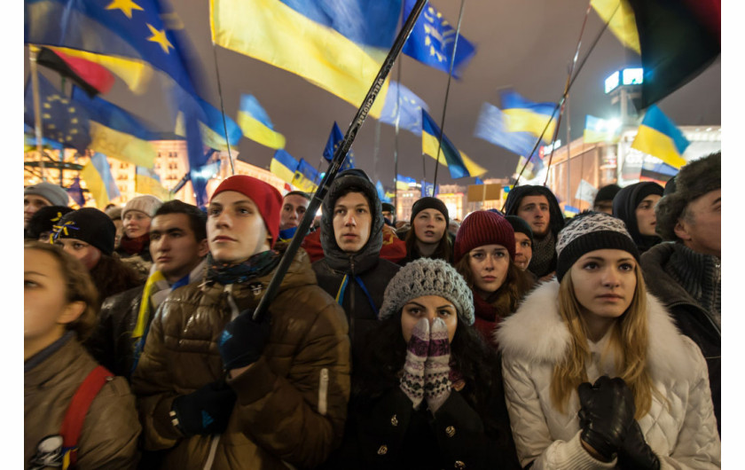 ROMAN KOSZOWSKI, GOŚĆ NIEDZIELNY. Wieczór niepodpisania przez Wiktora Janukowicza umowy z UE to jedna z ostatnich chwil pokojowych manifestacji. Kilkadziesiąt godzin później, w środku nocy milicja brutalnie zaatakowała pikietujących.