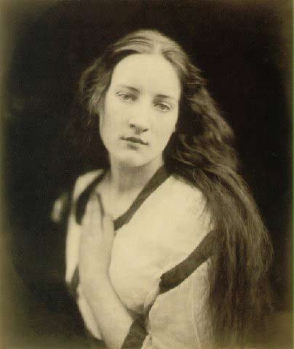 fot. Julia Margaret Cameron "The Echo" 1868 (www.masters-of-photography.com) 