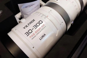 Obiektyw 30-300 mm f/4 i zatrzęsienie jasnych stałek - Viltrox zapowiada ofensywę na najbliższe miesiące