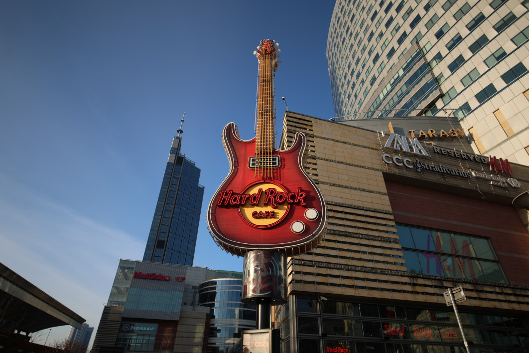 f/4, 20 mm