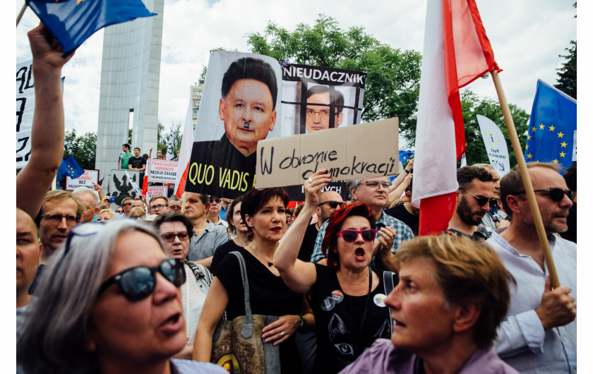 Krystian Maj - Warszawa. 16.07.2017 Demonstracja przeciwko nowym ustawom o sadownictwie dającym pełna kontrole nad systemem sadowniczym Ministrowi Sprawiedliwości.