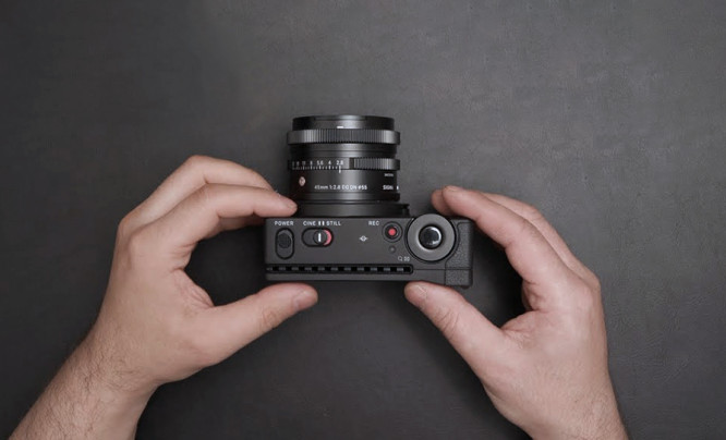 Sigma fp - adapter do obiektywów Canon EF w prezencie