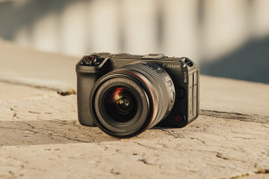 Canon EOS R6 V - wszystko, czego potrzebujesz do filmowania. W kompaktowej i niedrogiej formie