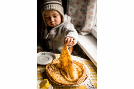 fot. Anna Włodarczyk, "Olek eating pancakes", 1. miejsce w kategorii Food for the Family