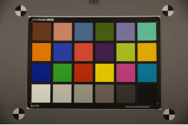 Sony SLT-A58 - automatyczny balans bieli: światło mieszane; tablica testowa