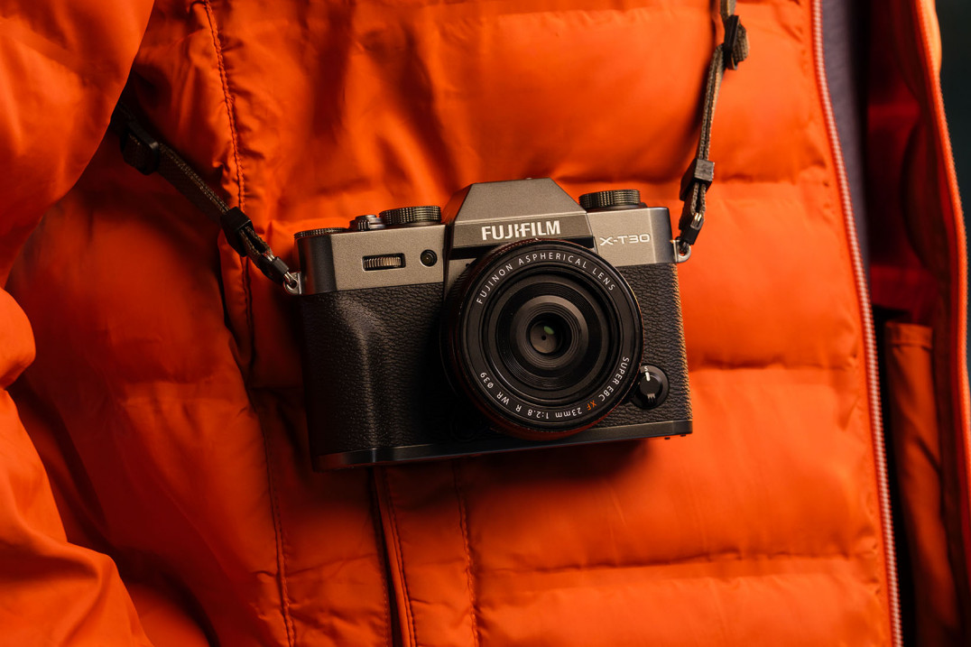 Fujifilm X-T30 III - znana konstrukcja, nowe możliwości. Budżetowy model z lepszym AF, pokrętłem symulacji i trybem wideo 6K