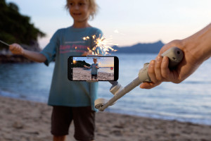DJI OM 5 - 3-osiowy gimbal i selfie stick do smartfonów w jednym