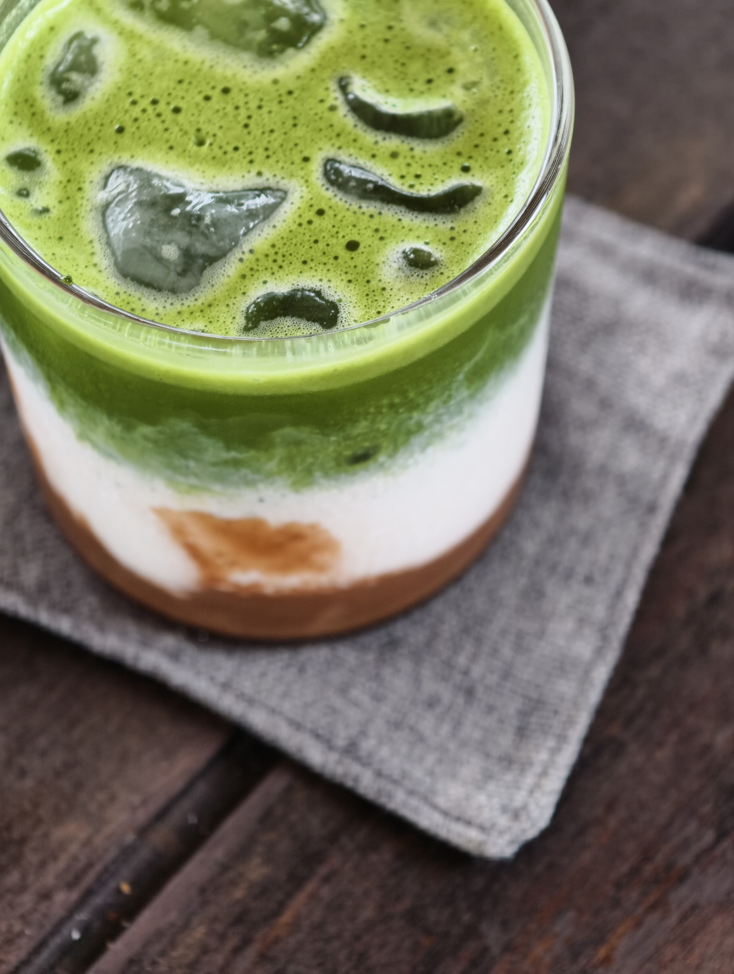 1/100 s, f/2.7, ISO 277, 85 mm