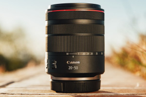 Canon RF 20-50 mm f/4 IS USM PZ - uniwersalny zoom z funkcją Power Zoom