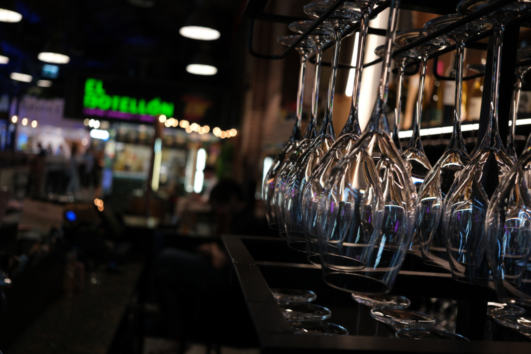 1/100 s, f/2.8, ISO 400, 23 mm