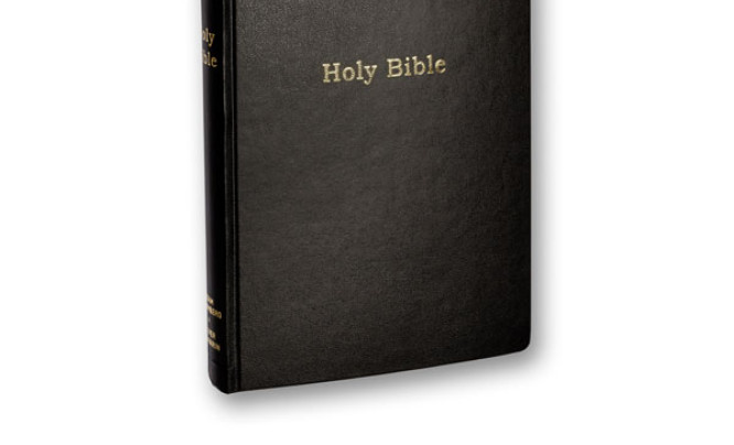 Oliver Chanarin & Adam Broomberg "Holy Bible" - recenzja