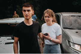 Fot. Wojciech Grzędziński, dla Anadolu Images, 1. miejsce w kat. Stories - Current Events / Grand Press Photo 2024<br></br><br></br>27 czerwca 2023 roku rosyjska rakieta Iskander K uderzyła w restaurację Ria Pizza w Kramatorsku. Wybuch półtonowej głowicy rakiety zabił trzynaście osób, raniąc ponad sześćdziesiąt i niszcząc popularne miejsce spotkań cywilów, pracowników organizacji humanitarnych, żołnierzy i dziennikarzy. Większość zabitych stanowili pracownicy restauracji.