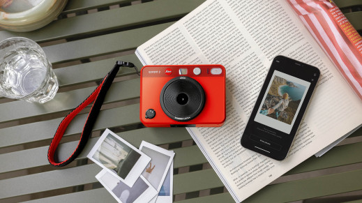 Leica Sofort 2 - cyfrowy Instax z czerwoną kropką