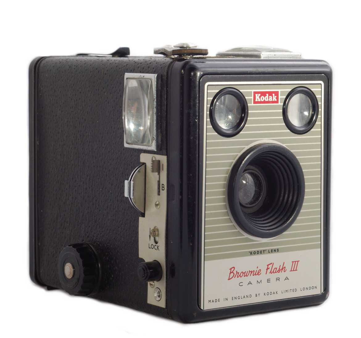 Kodak Brownie był produkowany w wielu wersjach w latach 1900-1957. Flash III jak widać nie ma już kartonowej obudowy, tylko wykonaną z tworzywa