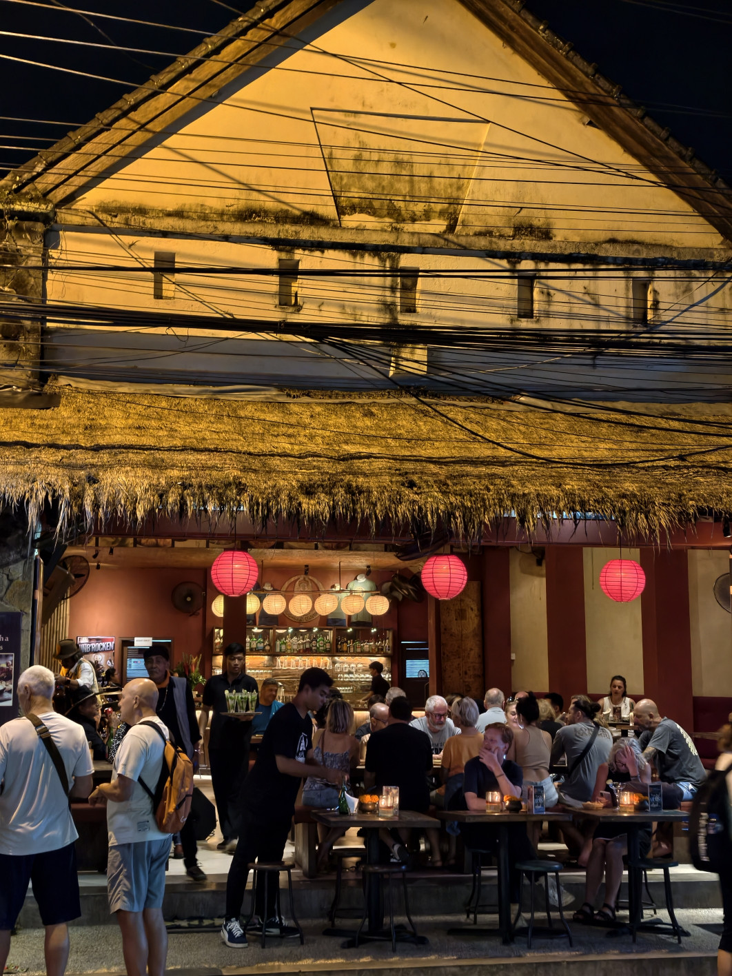 1/25 s, f/1.6, ISO 1385, 50 mm