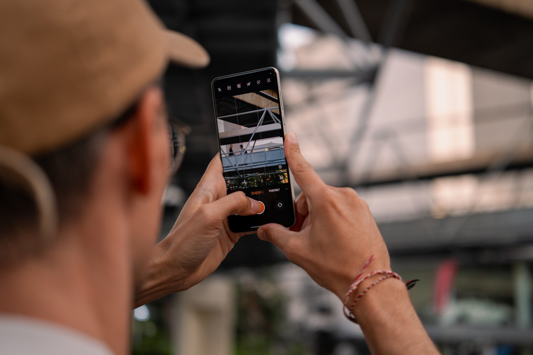 OPPOwiadaj historie - pokaż miasto i jego mieszkańców z Find X8 Pro