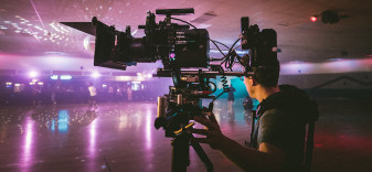 &quot;Oświecenie&quot; - darmowy, nowoczesny podręcznik operatora filmowego