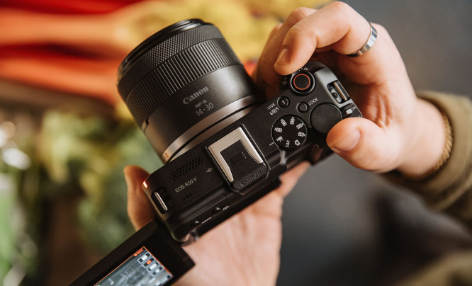 Canon RF-S 14-30 mm f/4-6.3 IS STM PZ - pierwszy obiektyw RF z elektronicznie sterowanym zoomem