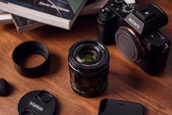 Voigtlander APO Lanthar 50 mm f/2 - kolejny obiektyw do bezlusterkowców Sony wchodzi do sprzedaży