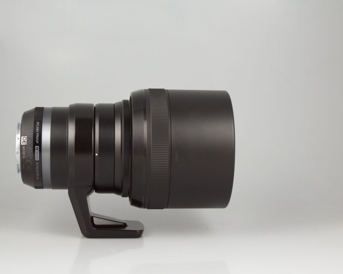 Olympus M.Zuiko ED 40-150mm f/2,8 PRO z wsuniętą osłoną przeciwsłoneczną