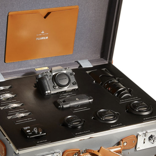 Fujifilm X-T1 Graphite Silver Limited Edition Globe-Trotter Kit