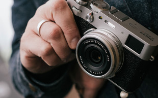 Fujifilm X100V - jeden z najlepszych kompaktów otrzymuje kluczowe usprawnienia