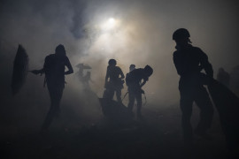 fot. Tyrone Siu. Antyrządowi manifestanci w chmurze gazu łzawiącego, wypuszczonego podczas starcia z policją na Uniwersytecie Chińskim. Hong Kong, Chiny, 12 listopada 2019 / Pulitzer Prize for Breaking News Photography 2020